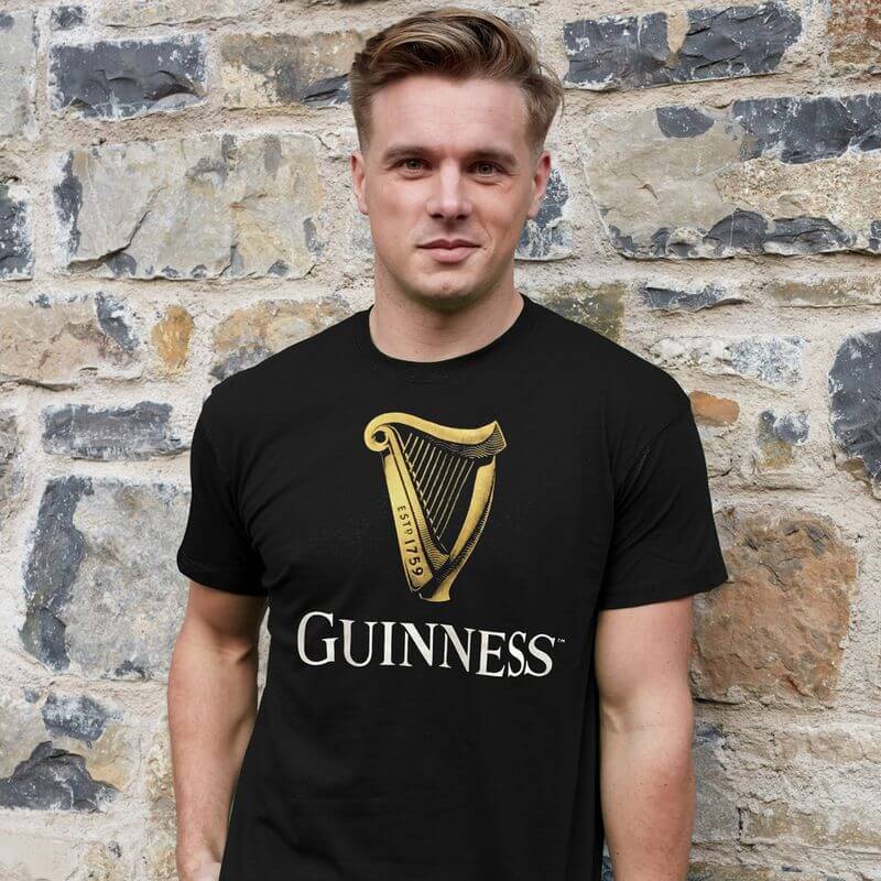 Schwarzes Herren T-Shirt  mit GUINNESS Schriftzug und Harfe-Print M