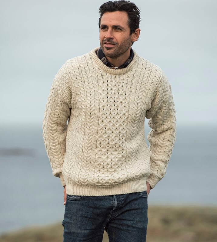 Irischer Aran Pullover aus Merinowolle gestrickt. Wollweiss XXL