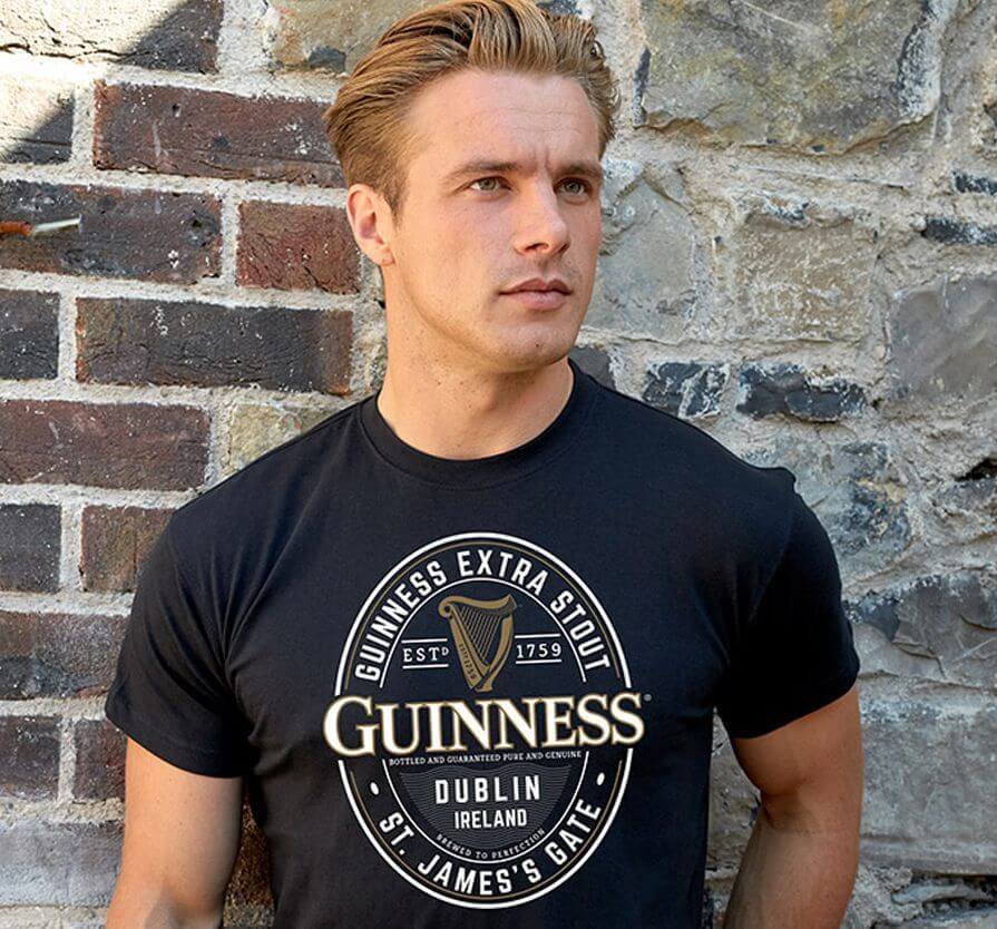 Guinness T-Shirt. Schwarz Goldharfe