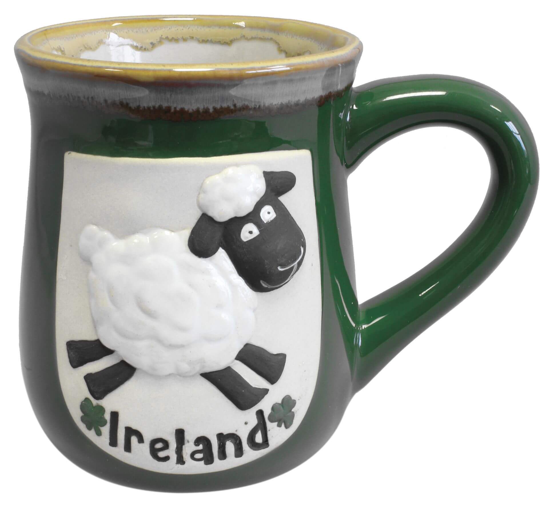 Grüner Keramikbecher mit lustigem irischem Schaf und IRELAND Schriftzug