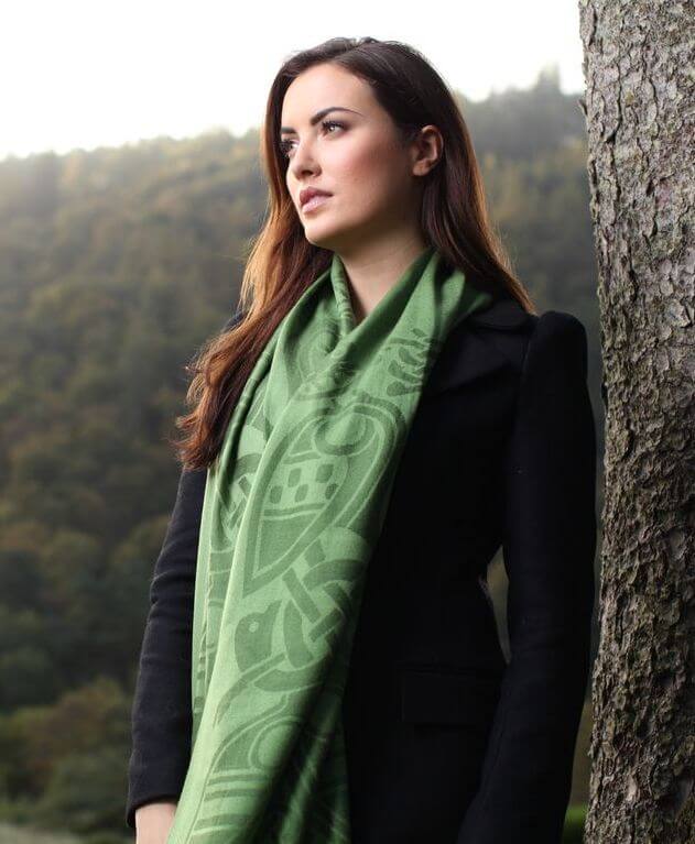 Irischer Wollschal/Stola mit Keltischem Muster für Damen