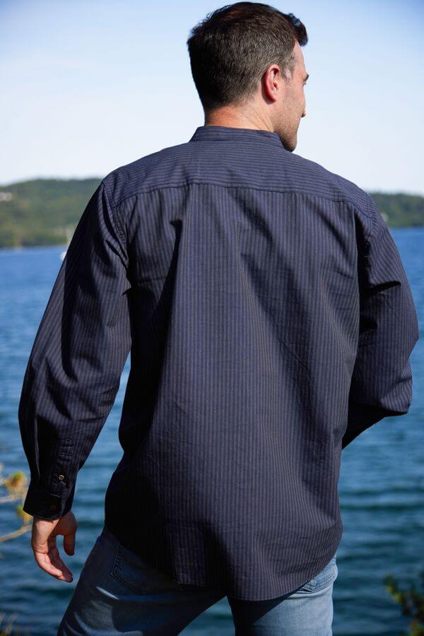 Irisches Herrenhemd aus glatter Baumwolle mit Stehkragen im Vintage Look XXXXL Irisches Herrenhemd aus glatter Baumwolle mit Stehkragen im Vintage Look XXXXL