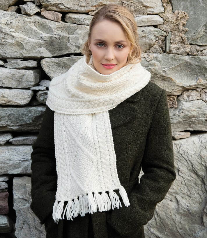 Handgestrickter irischer Aran Strickschal aus Merinowolle