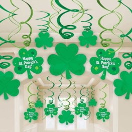 Deckenhänger mit irischgrünen Kleeblättern bedruckt mit Happy St. Patrick's Day