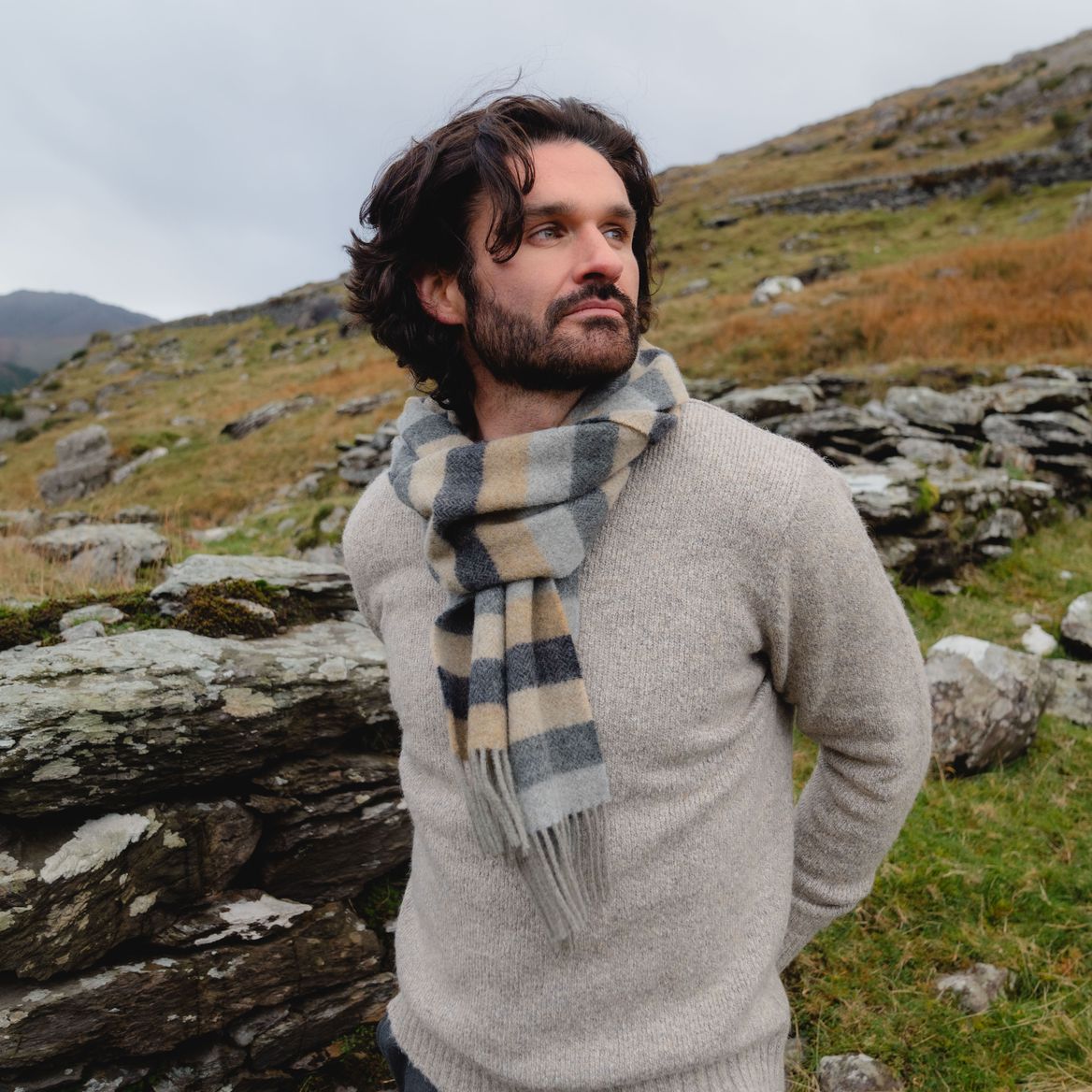 Irischer Hanly-Webschal mehrfarbig mit Streifenmustern