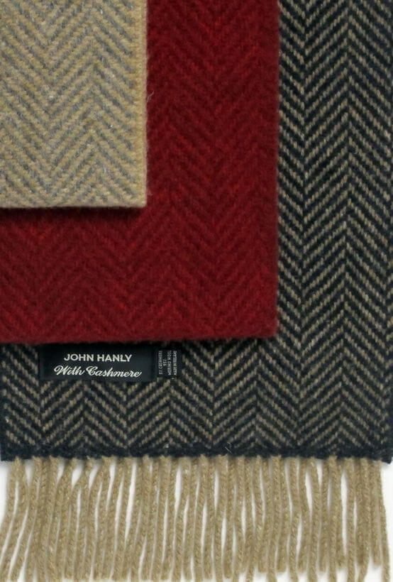 Irischer Schal aus Wolle und Kaschmir. Fischgrätmuster. Irischer Schal gewebt aus Merinowolle und Cashmere.