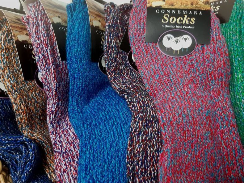 Wollsocken aus Irland, mehrfarbig. Connemara  Wollsocken, 3 Paar zum Sonderpreis M