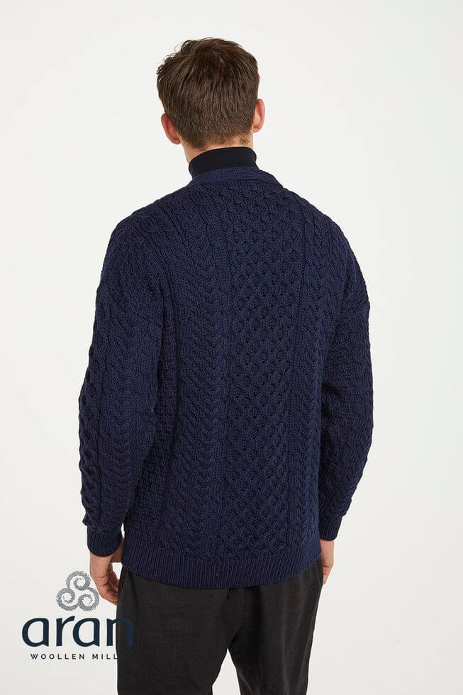 Irische Herren Strickjacke aus Wolle im Aran Stil. Dunkelblau XXL