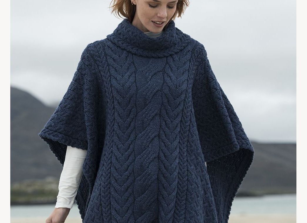 Irischer gestrickte Damen Poncho aus Merinowolle.B694 576