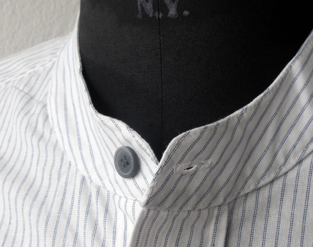 Irisches Hemd aus glatter Baumwolle. Stehkragen. Altweiß gestreift XXL