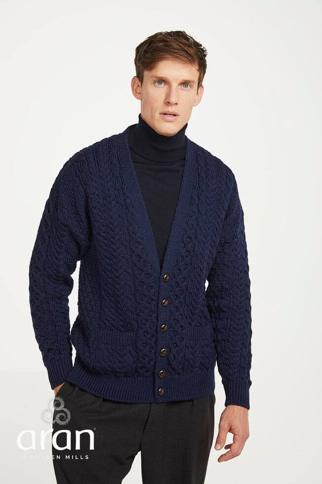 Irische Herren Strickjacke aus Wolle im Aran Stil. Dunkelblau XXL