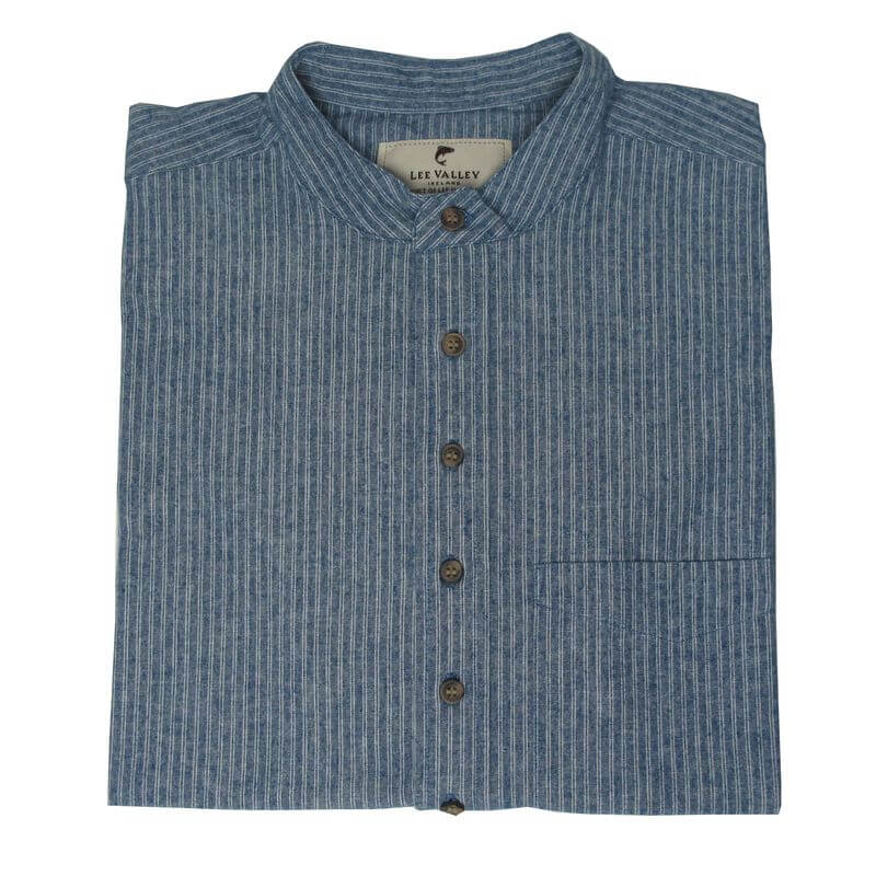 Irisches Herrenhemd aus glatter Baumwolle mit Stehkragen im blauweißen Streifenmix M