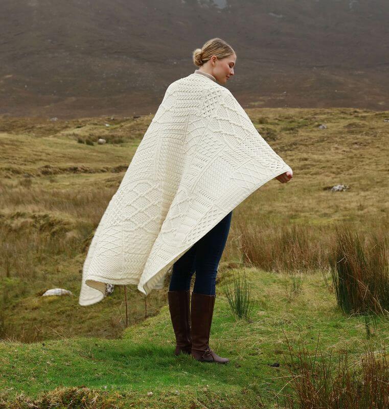 Gestrickte Irische Aran Wohndecke aus Wolle