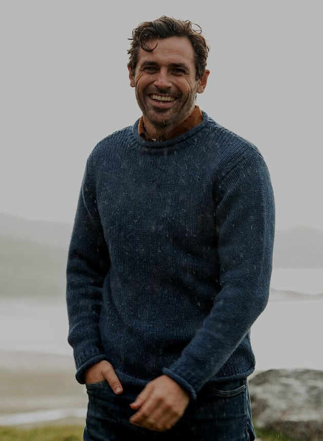 Irischer Tweedpullover mit kleinen Rollkragen blaumeliert M