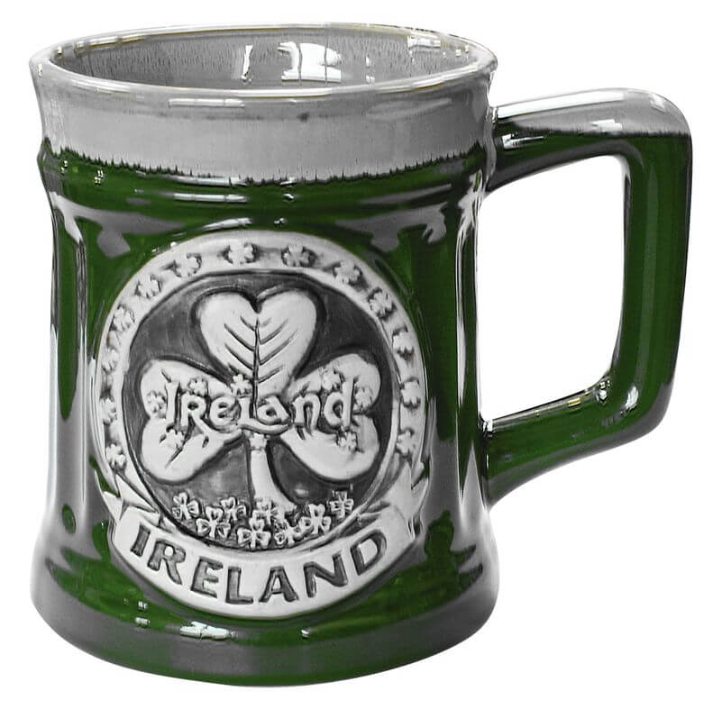 Keramikbecher mit irischem Symbol des Kleeblatts
