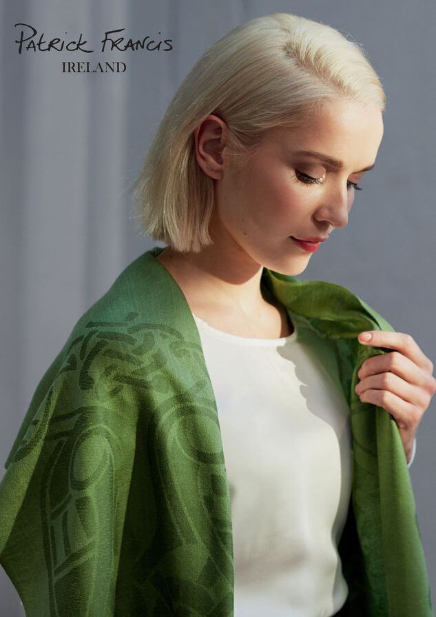 Irischer Wollschal/Stola mit Keltischem Muster für Damen