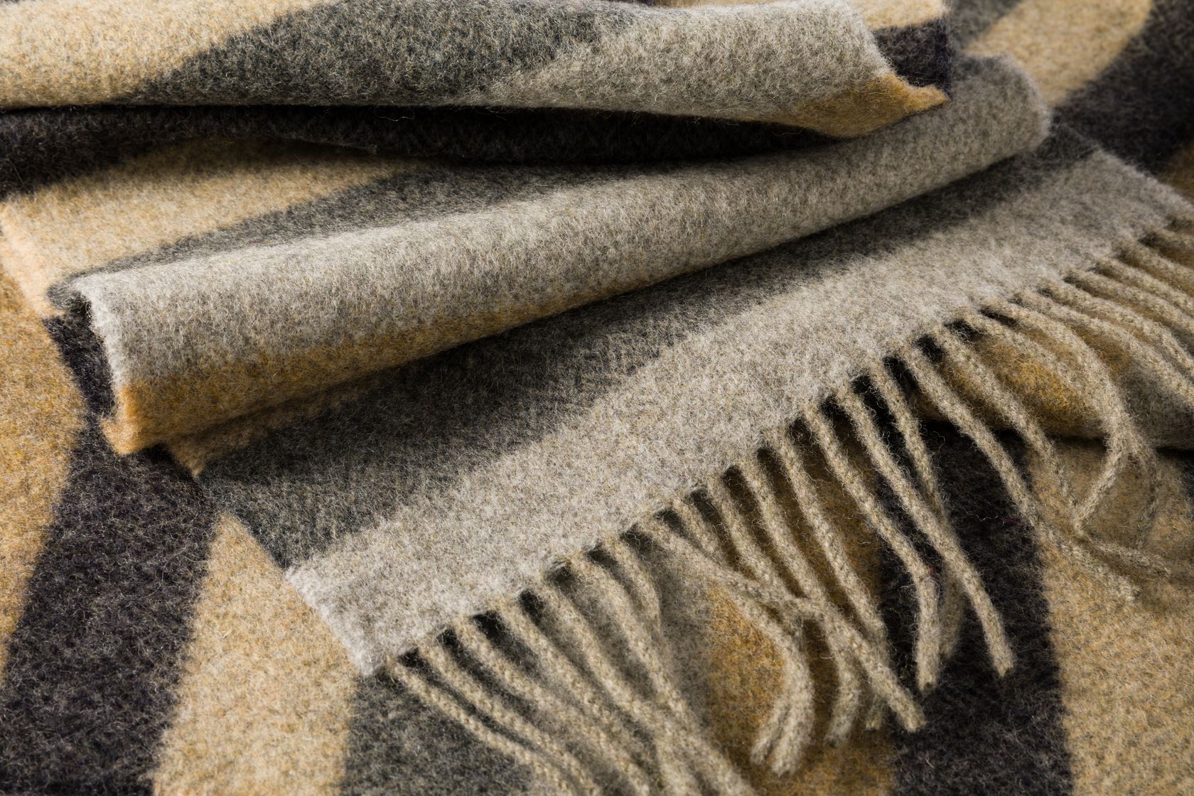 Irischer Hanly-Webschal mehrfarbig mit Streifenmustern