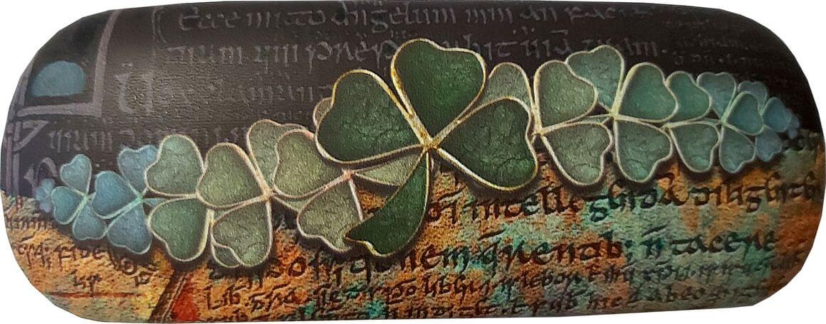 Hartschalenbrillenetui aus Irland  im Kleeblatt Design mit keltischem Schrift