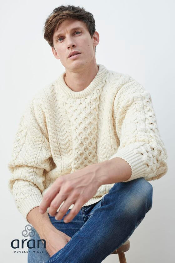 Irischer Aran Pullover aus Wolle gestrickt. Wollweiss XL