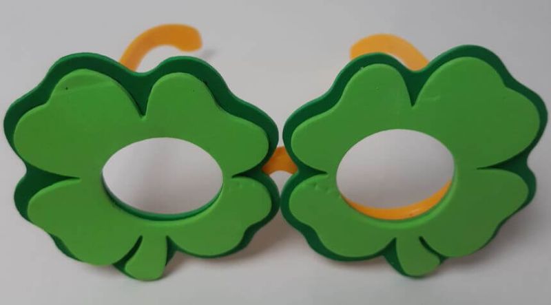 St. Patrick's Day Sonnenbrille - Goldener Metallrahmen Mit Grünen Kleeblatt-Gläsern, Party-Accessoire